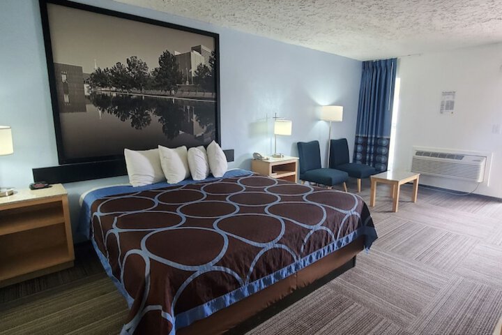 1 King Bed (12 of 15)