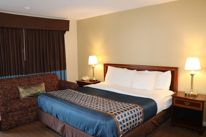 1 King Bed Room with Free WiFi, Refrigerator, Microwave (3 of 3)