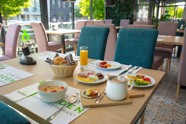 Breakfast/Coffee Service 125 of 135