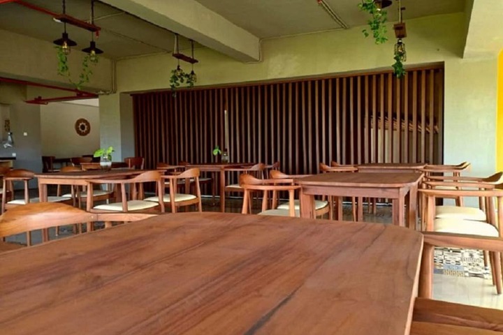 Dining 13 of 14