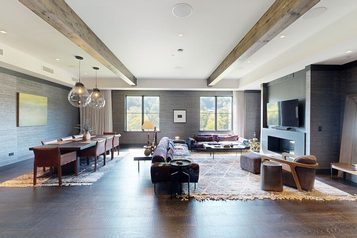 Room 14 of 37
