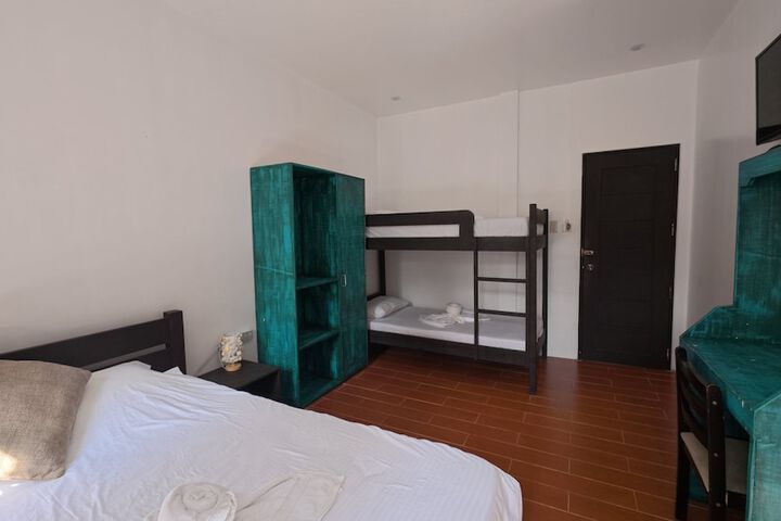 Room 3 of 144