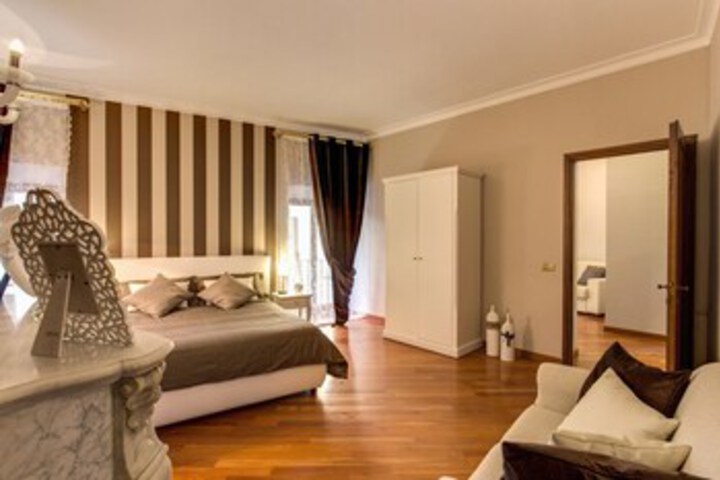 Room 25 of 33