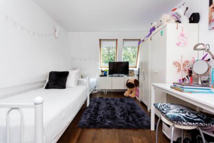 Room 16 of 19