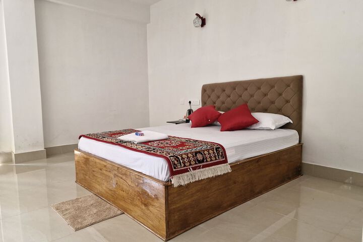 Room 4 of 18