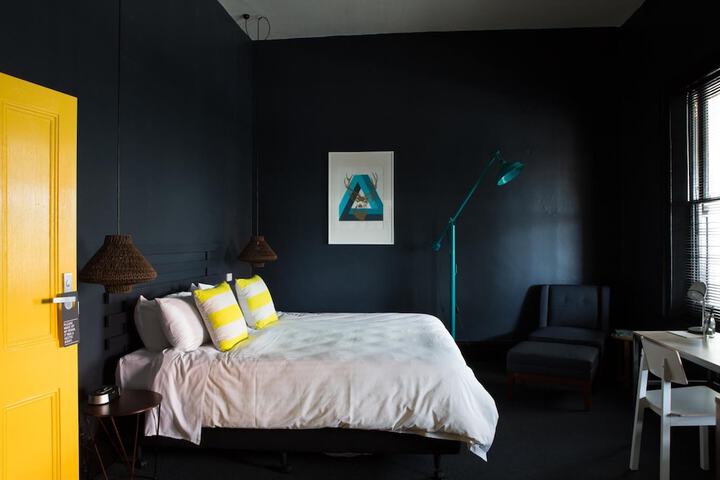 Room 18 of 37