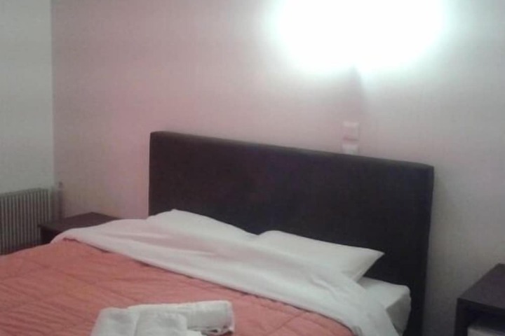 Room 4 of 90