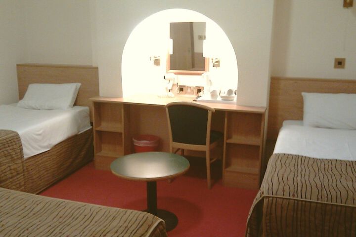 Room 4 of 40