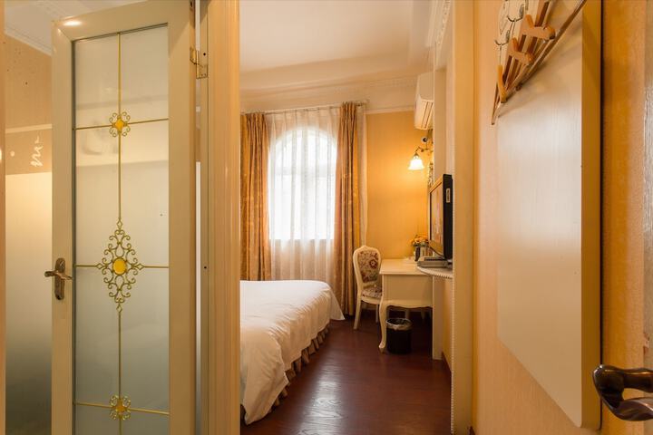 Room 17 of 22