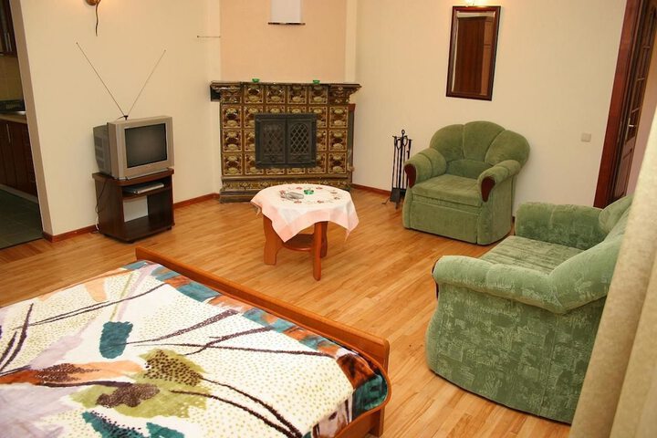 Room 4 of 37