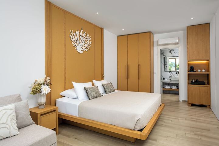 Room 33 of 62