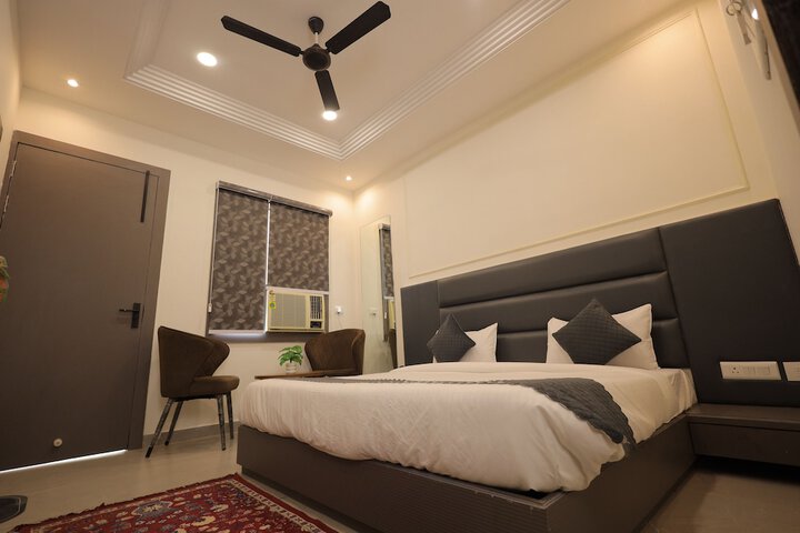 Room 5 of 24