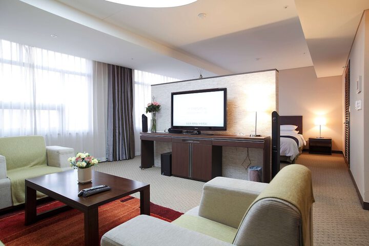 Room 9 of 34