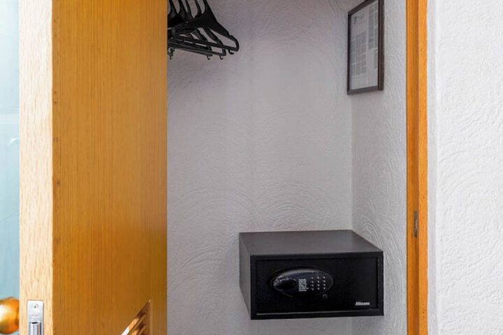 Room 12 of 42