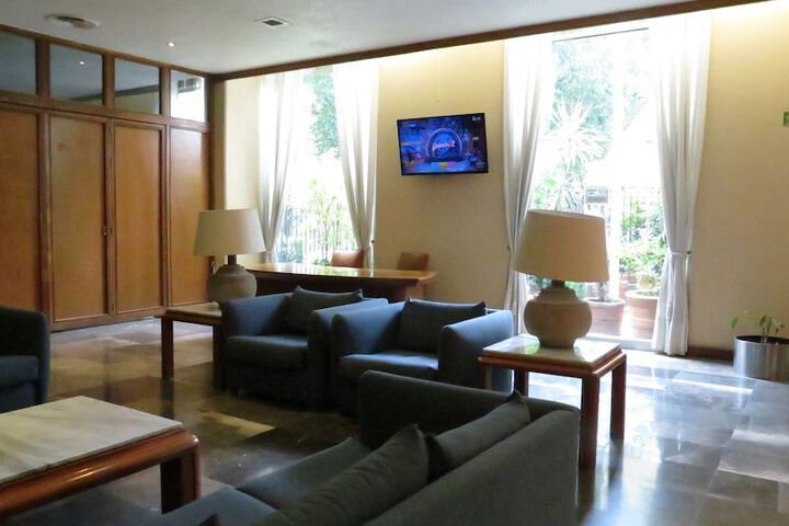 Entrance & Lobby