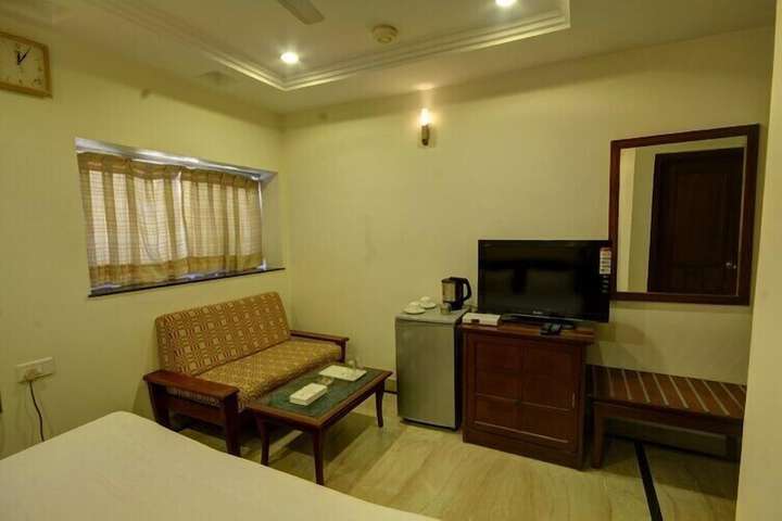 Room 3 of 10