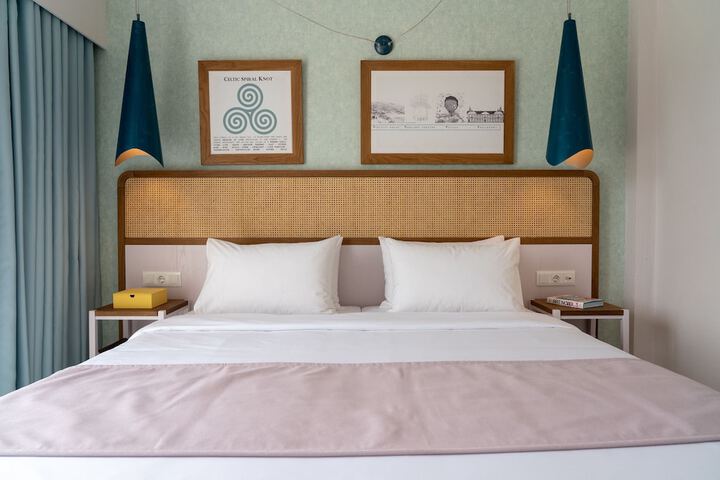 Room 10 of 43