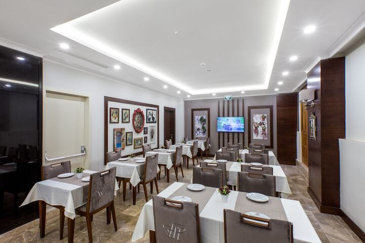 Dining 44 of 75