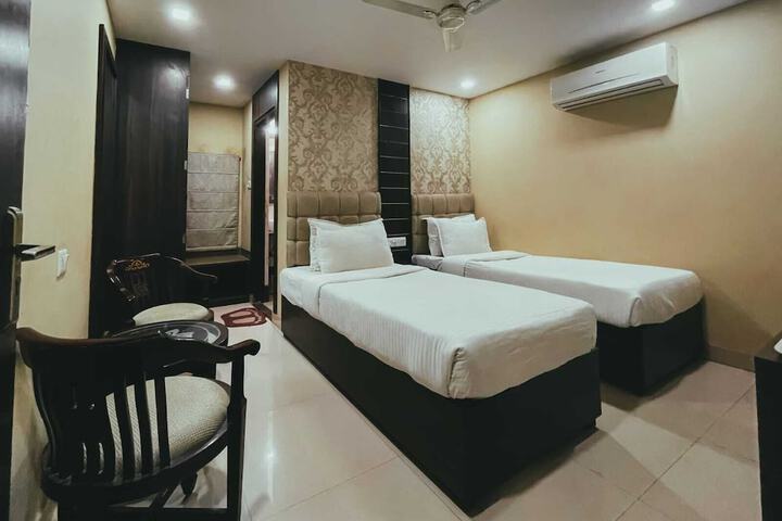 Room 28 of 53