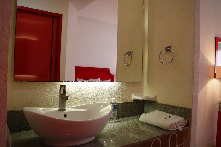 Room 16 of 46