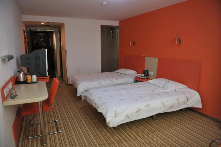 Room 5 of 19