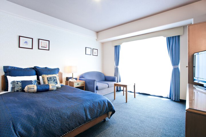 Room 18 of 37
