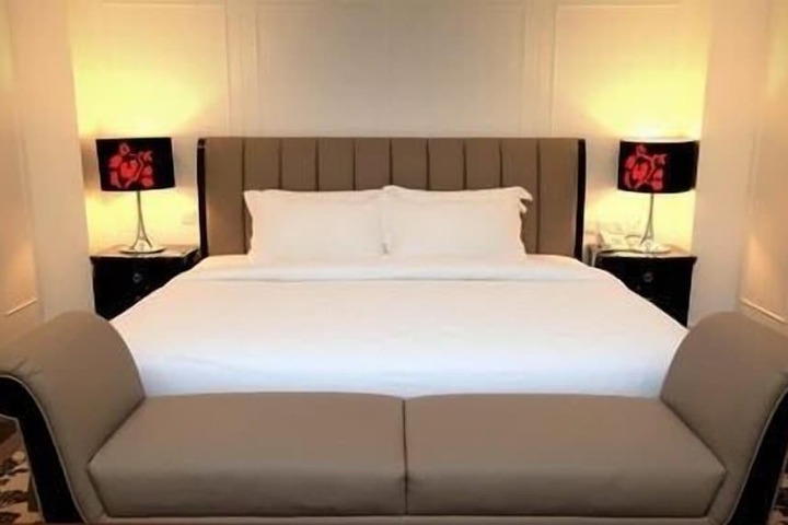 Room 16 of 36