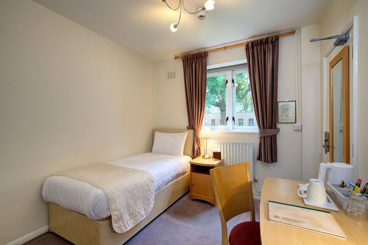 Room 10 of 76