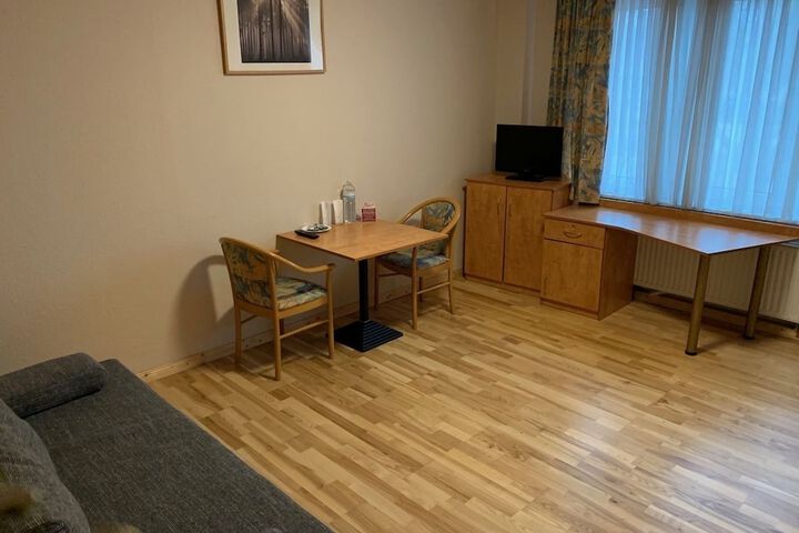 Room 5 of 33
