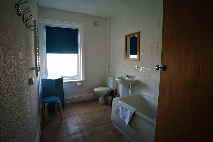 Room 76 of 102