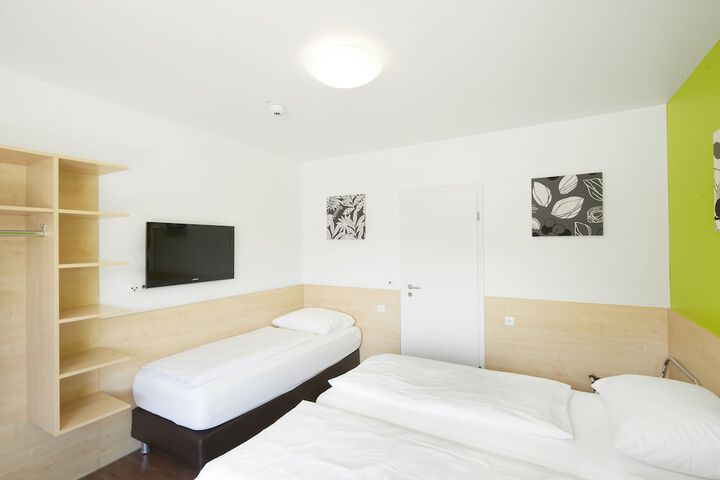 Room 9 of 36