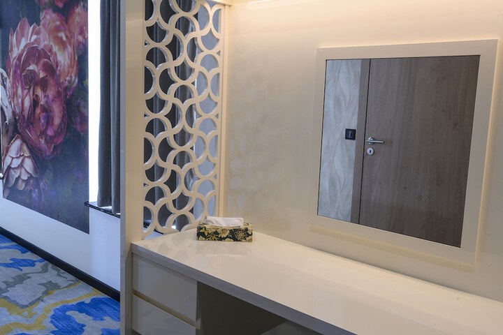 Room 9 of 217