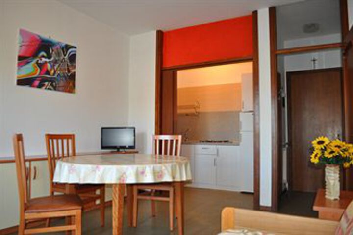 Room 9 of 15