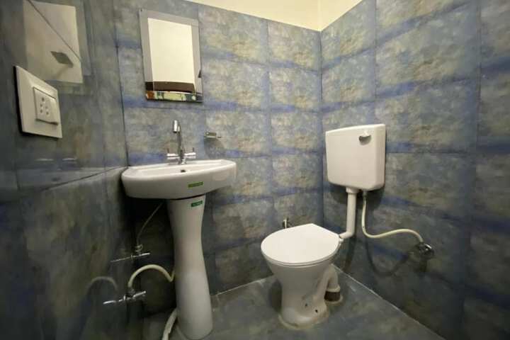 Room 13 of 16