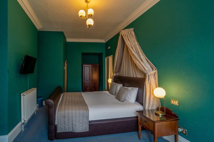 Room 10 of 56