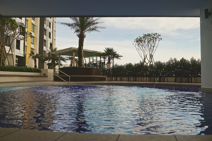 Pools & Facilities