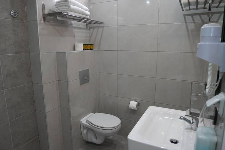 Room 82 of 154