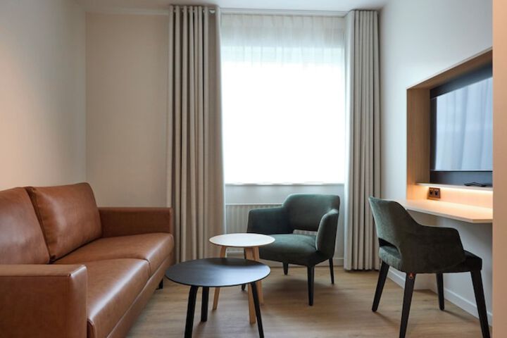 Room 30 of 48