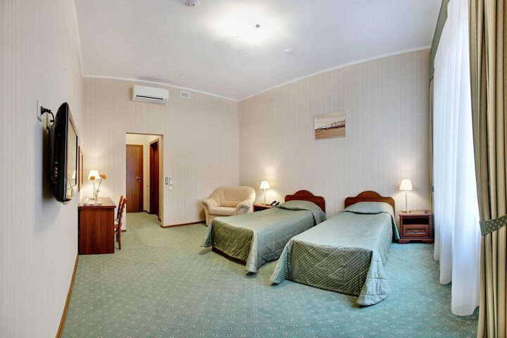 Room 9 of 49