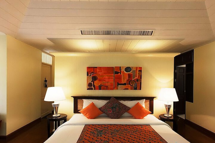 Room 6 of 98