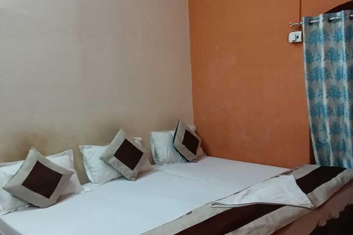 Room 10 of 27