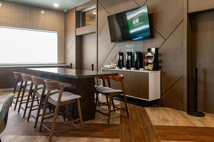 Breakfast/Coffee Service 30 of 46