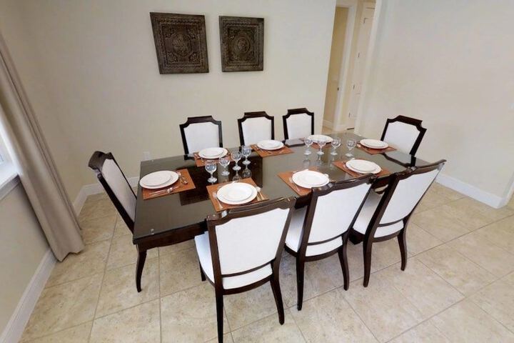 Dining 43 of 48