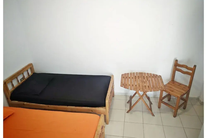 Room 5 of 9