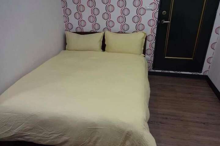 Room 3 of 16