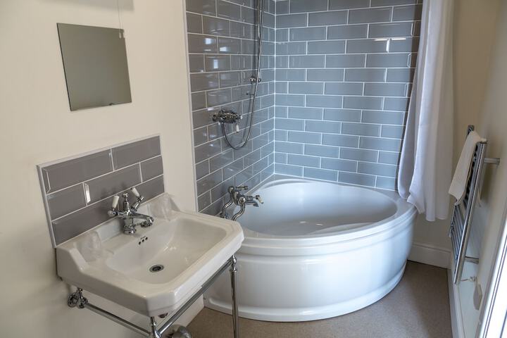 Room 12 of 25