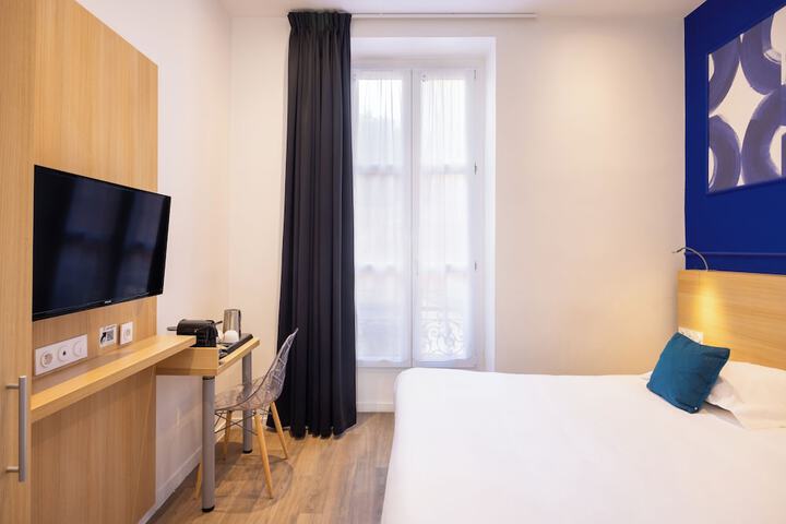 Room 42 of 93
