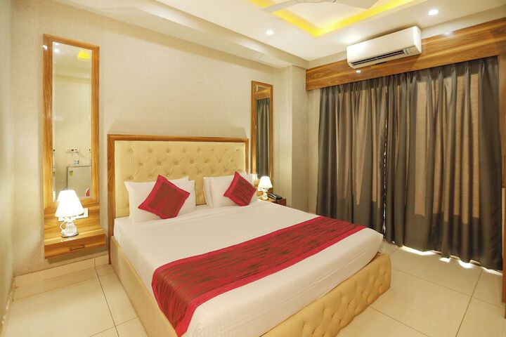 Room 28 of 77