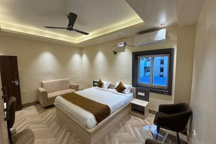 Room 12 of 19
