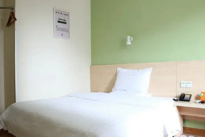 Room 6 of 8